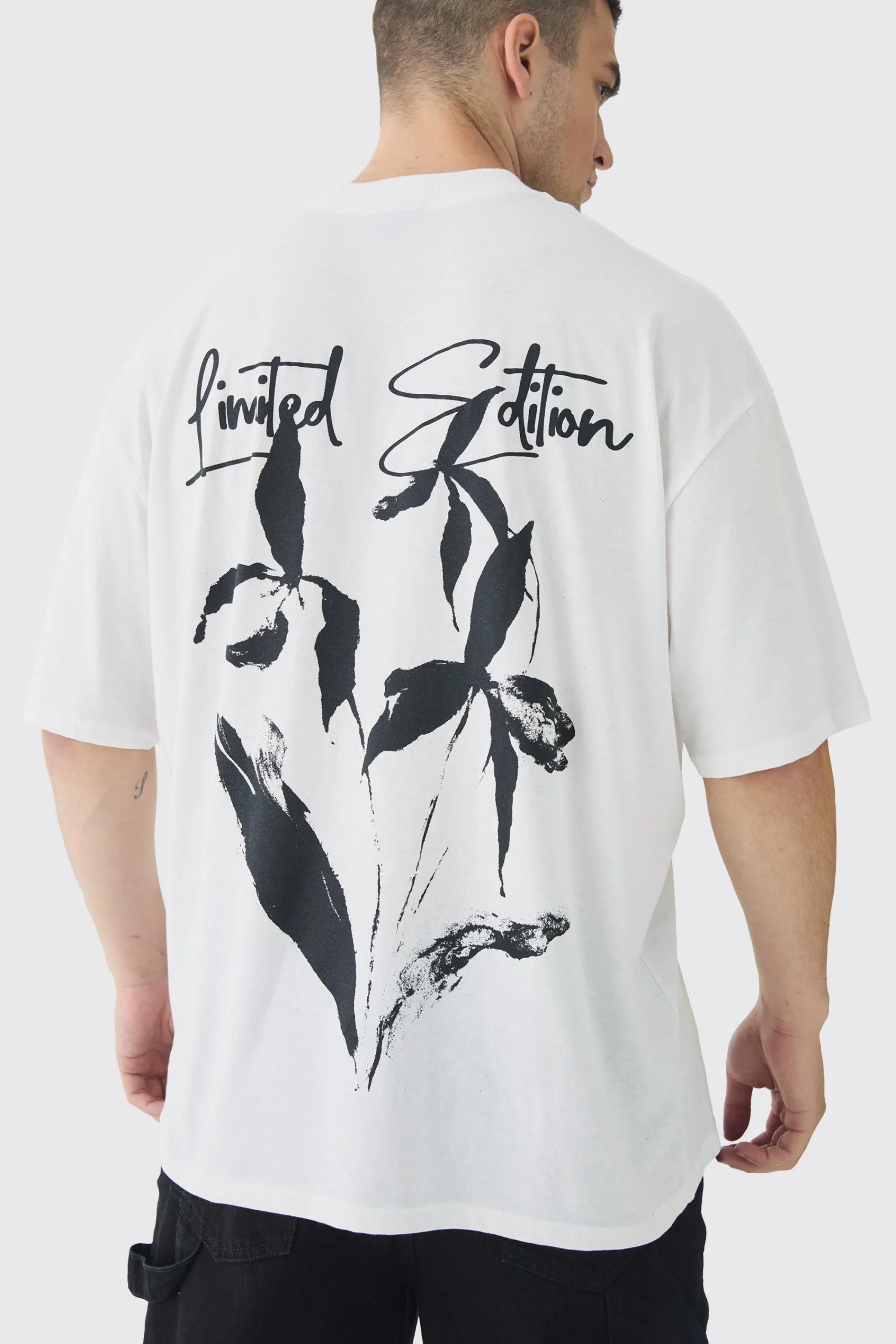 Tall Limited Edition Floral Line Drawing Extended Neck T-Shirt | UK^boohooMAN