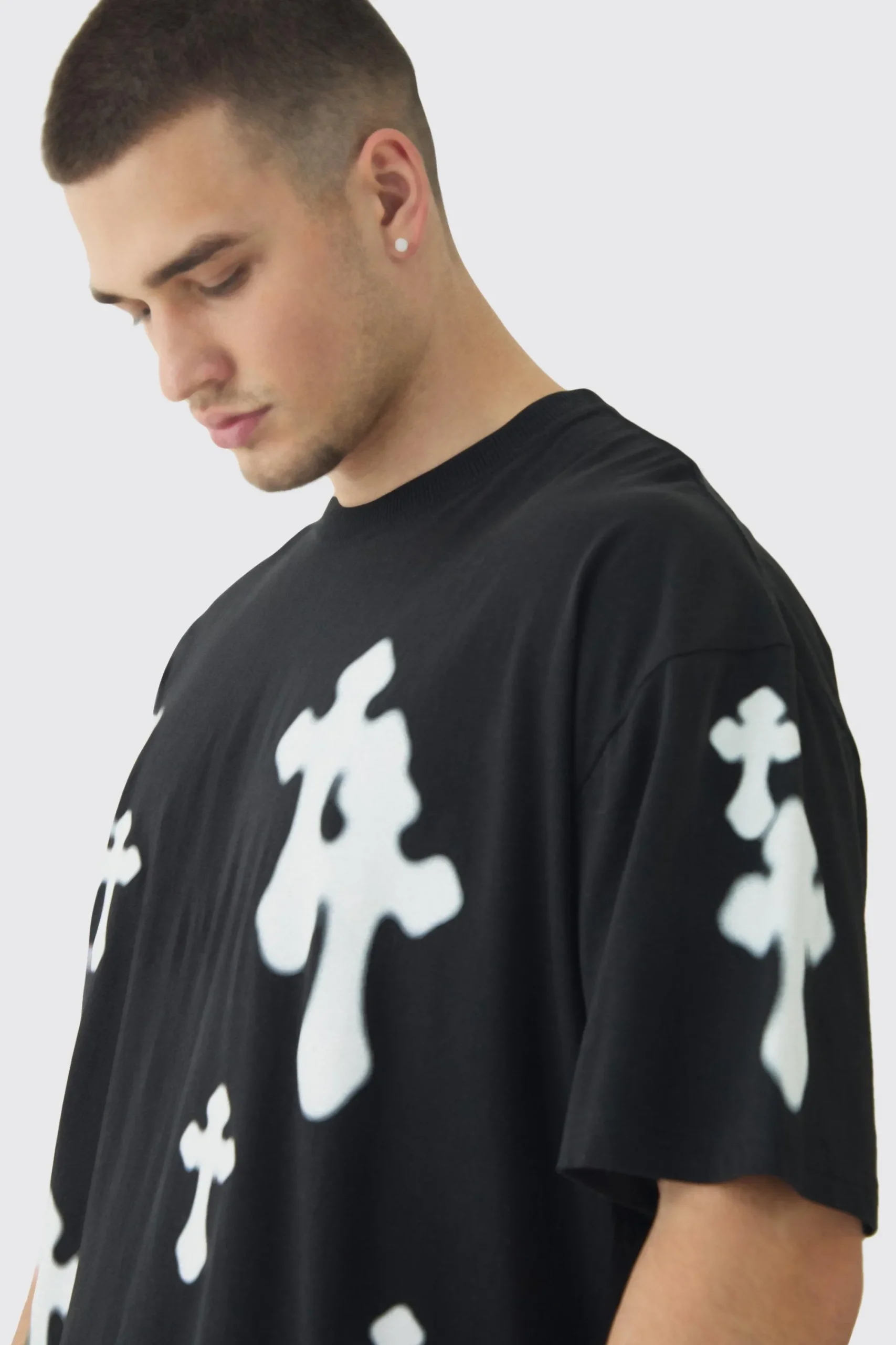 Tall Oversized Airbrush Cross Print T-Shirt | UK^boohooMAN Outlet
