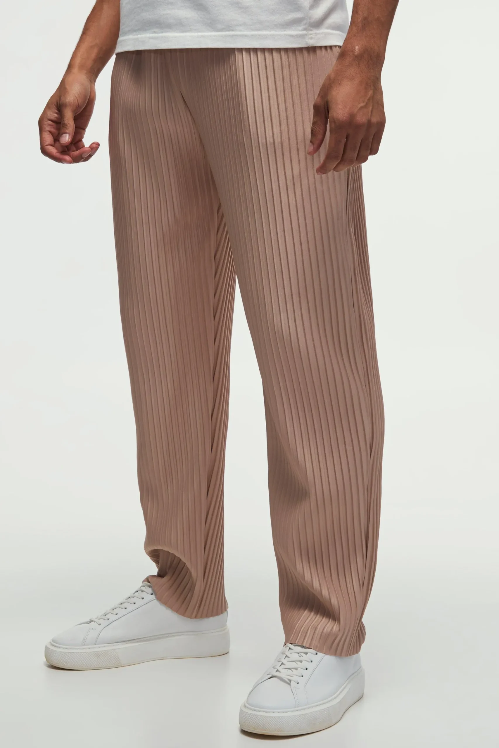 boohooMAN Tapered Fit Elasticated Waist Pleated Trouser | UK| Trousers